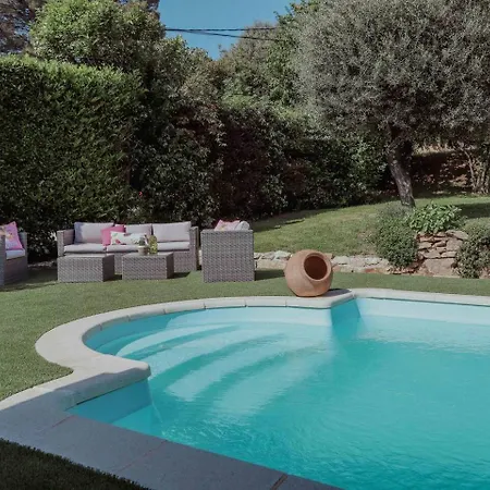Дом отдыха L'abeliano - House With Pool Near Uzs