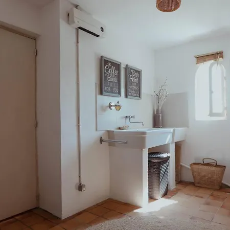 Дом отдыха L'abeliano - House With Pool Near Uzs