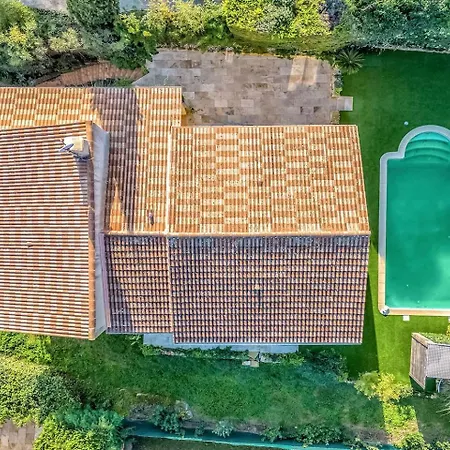 L'abeliano - House With Pool Near Uzs